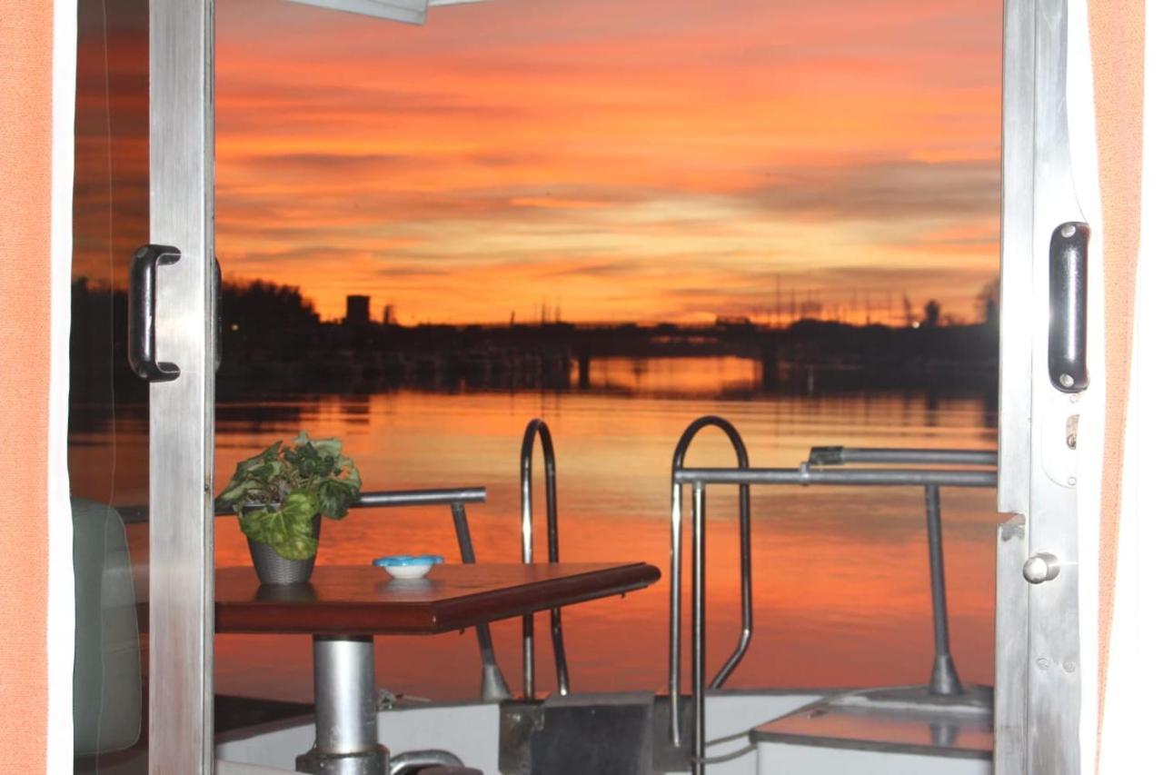 Boat And Breakfast Fiumicino - Roma Ostia Antica Exterior photo