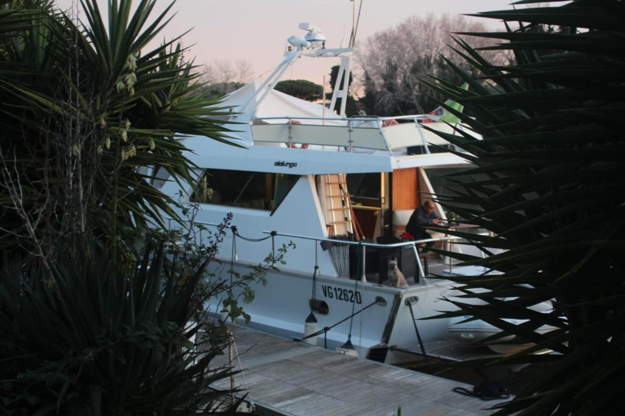 Boat And Breakfast Fiumicino - Roma Ostia Antica Exterior photo
